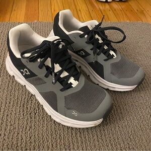 Women’s On Running sneakers Cloud Runner 2 size 8